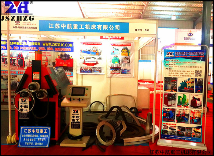 ���؝L���C��չ